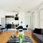 New Luxury Nives On Seaside Appartement