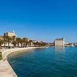 New Luxury Nives On Seaside Split